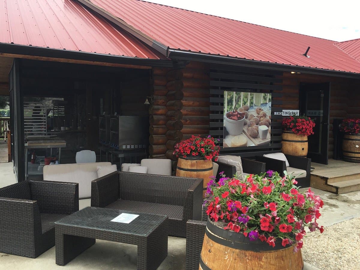 Platinum Bench Estate Winery & Artisan Bread Co.