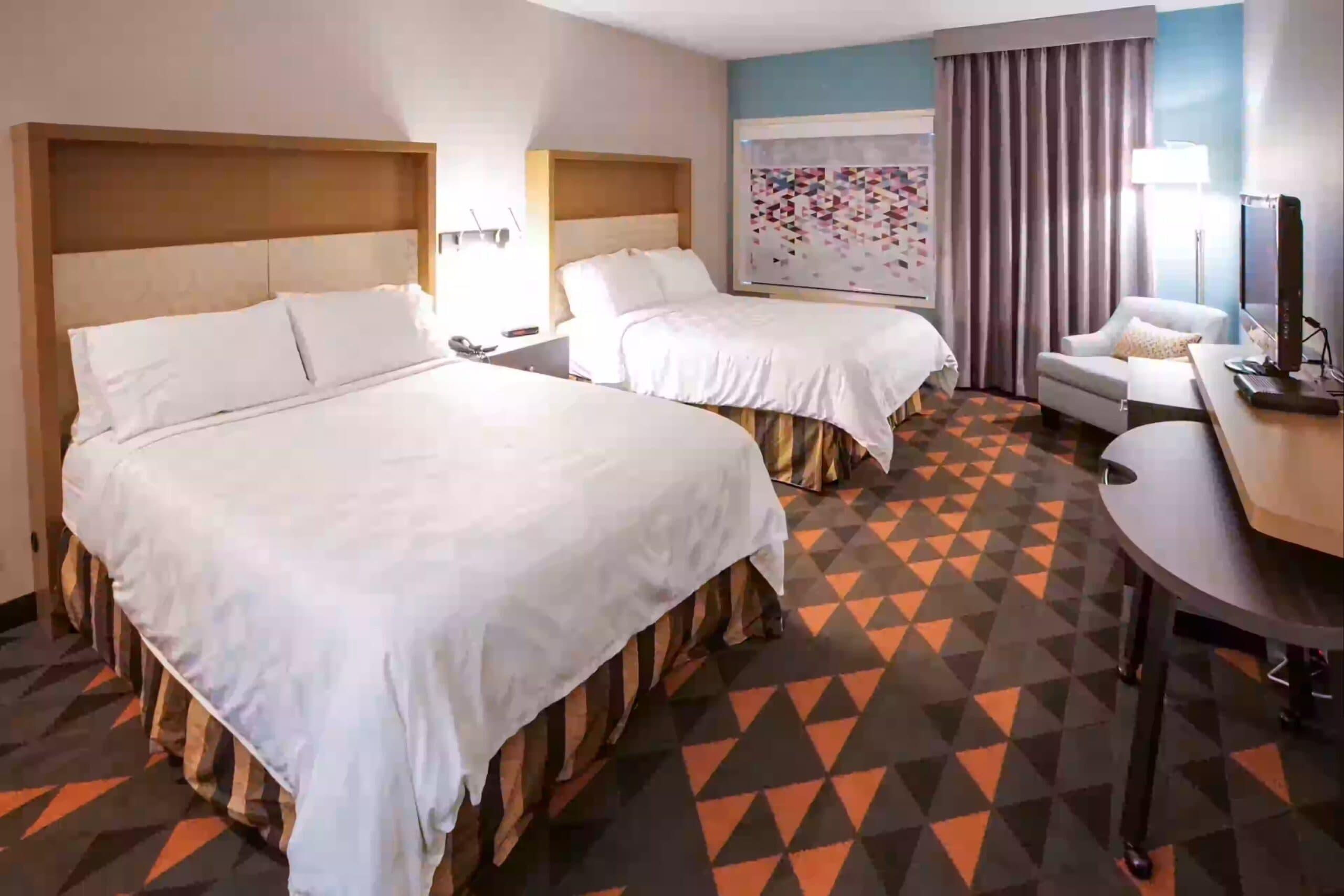 Holiday Inn & Suites