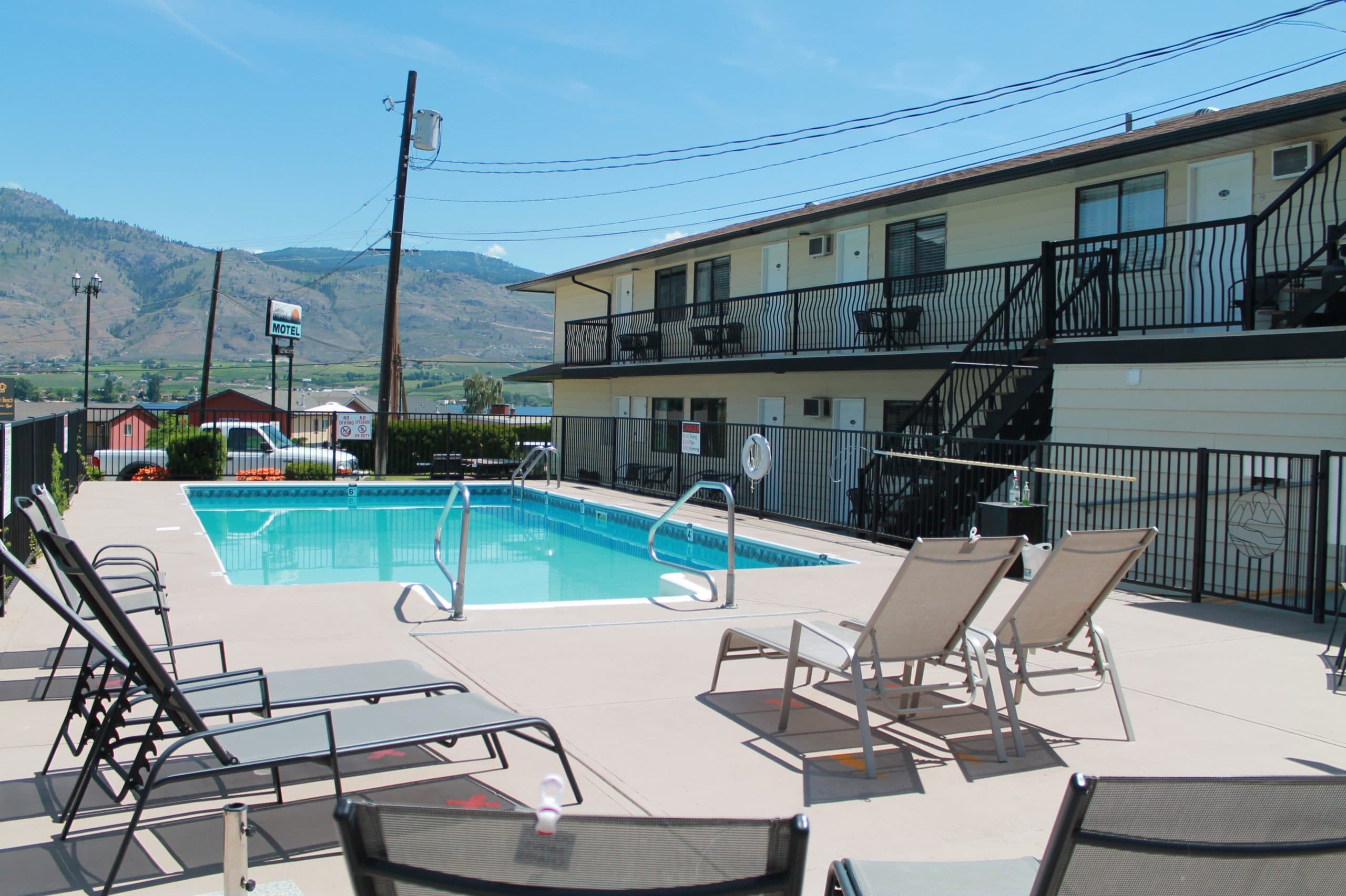 Lakeview Motel & Suites